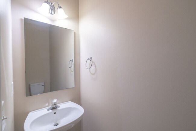 Building Photo - Spacious 3-Bedroom Home in Stowe Creek!