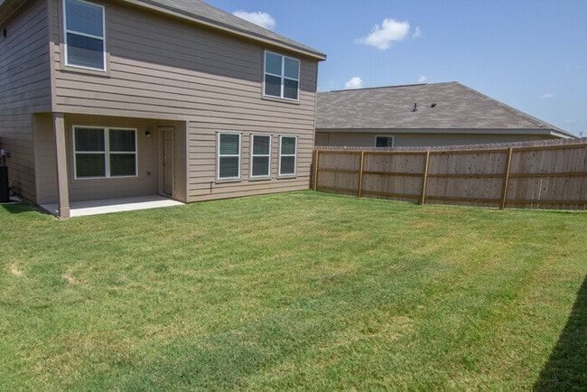 Building Photo - Oakwood Forest - 2040 Oakwood Forest Drive...