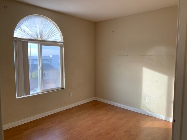 Building Photo - 5252 Orange Ave