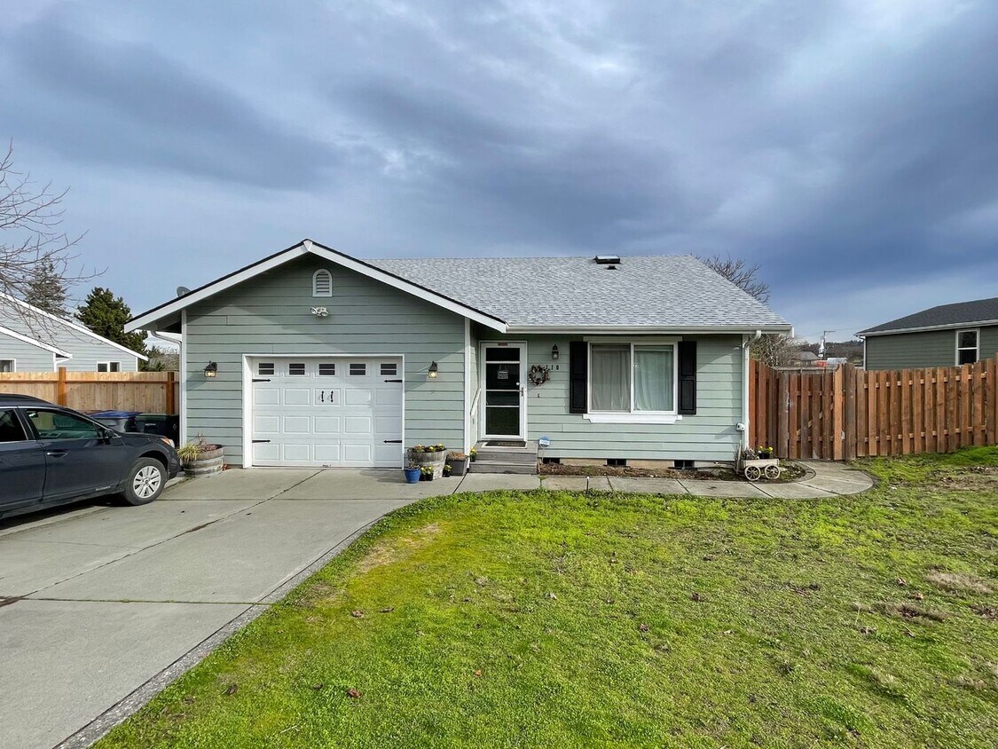 Primary Photo - Adorable Home For Lease in Sequim