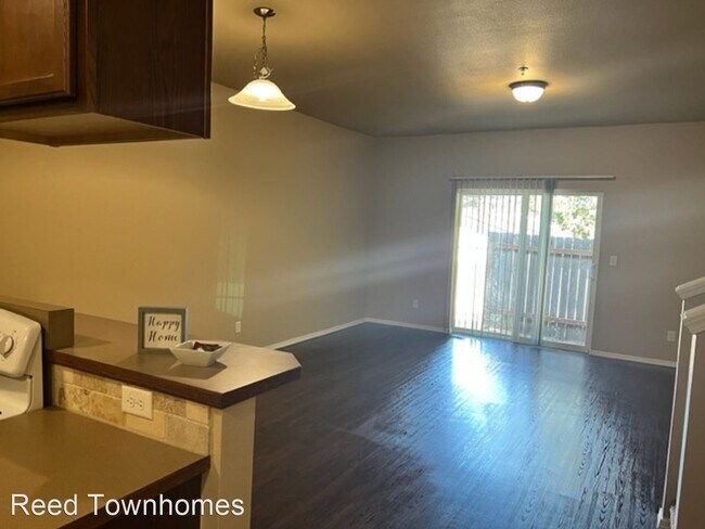 Building Photo - 2 br, 2.5 bath Apartment - 5811-5831 Reed ...