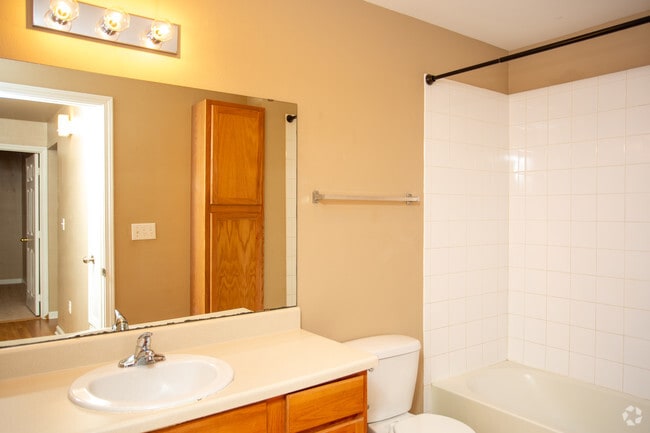 B1-12R 2BDx1BA 901SF - The Melrose Apartments