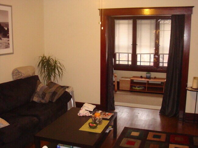 Foto del edificio - 212 Emerson Ave