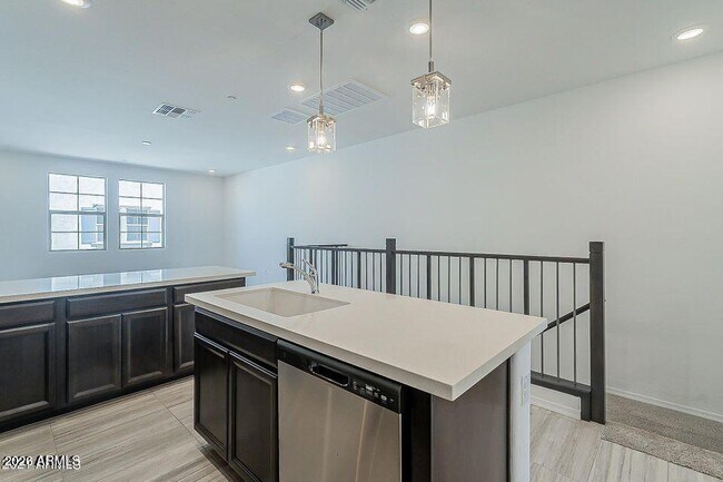 Building Photo - 2669 S Peppertree Dr