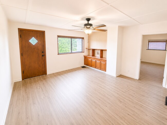 Building Photo - 1445 Hulton Rd