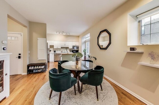 Foto del edificio - 1640 W Diversey Pkwy