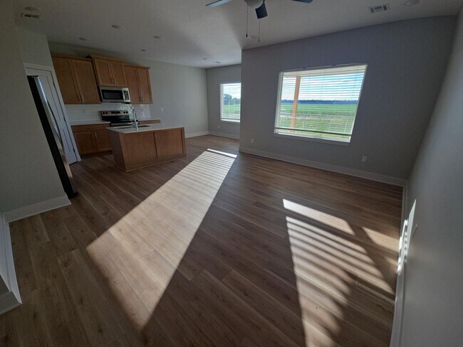 Foto del edificio - Brand-New 3 Bedroom Home with 3-Car Garage...