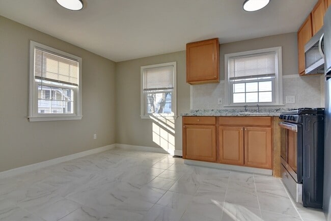 Building Photo - 30 Trull St