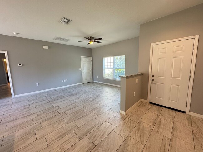 Foto del edificio - Immaculate 3-Bedroom, 2-Bathroom Home in Palm Bay