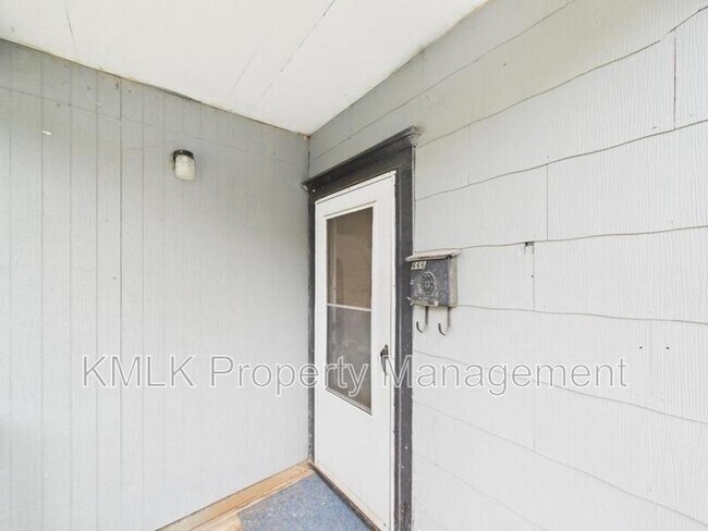 Building Photo - 666 Kling St
