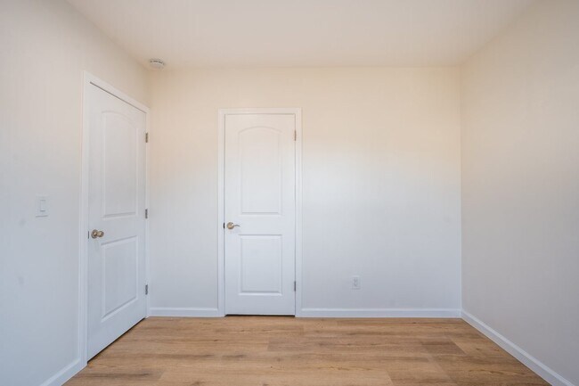 Foto del edificio - Full room in 5-bed/3.0-bath Home