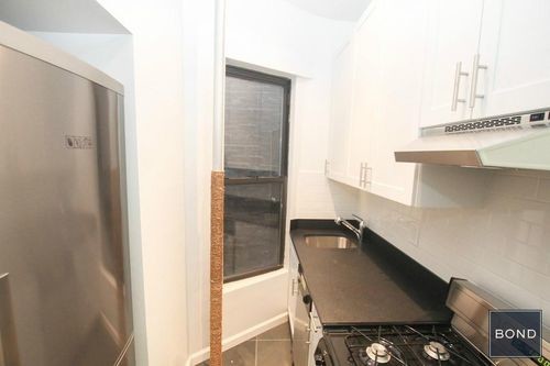Building Photo - 22 E 85th St
