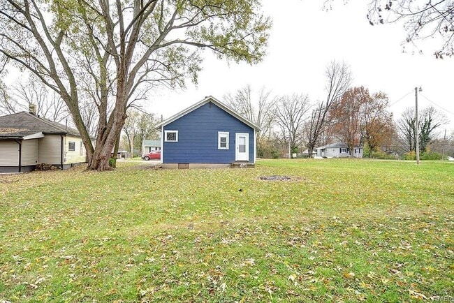 Building Photo - Quaint 2 bedroom just renovated perfect access to all of Xenia
