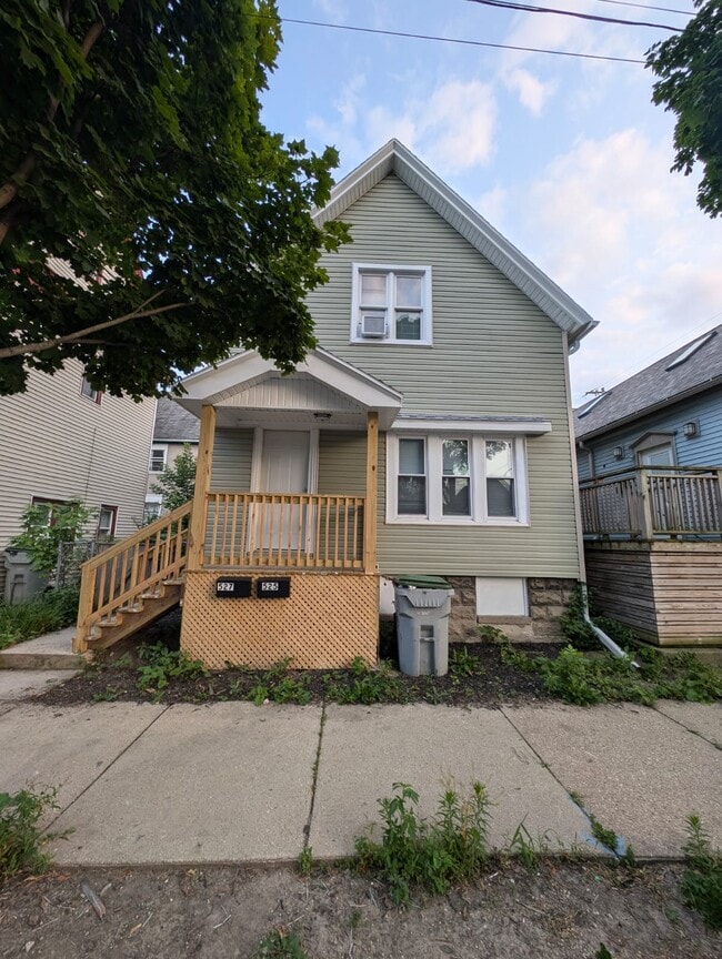 Building Photo - 527 E Clarke St