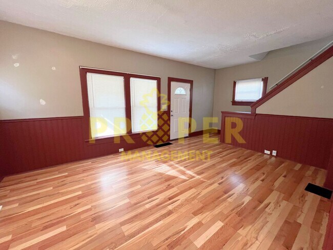 Building Photo - 3 bedrooms 1 bathroom house