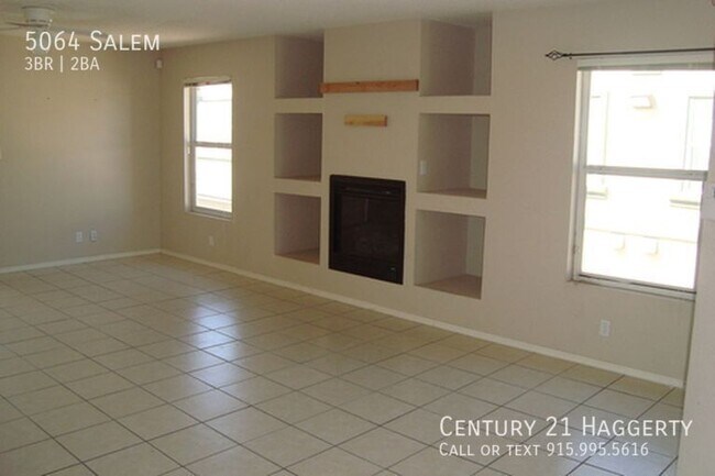 Foto del edificio - Modern Architecture Two Story Duplex