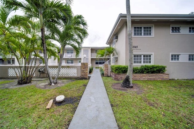 Building Photo - 6565 Santona St