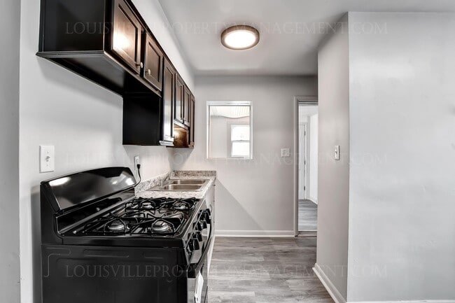 Building Photo - 1038 W Whitney Ave