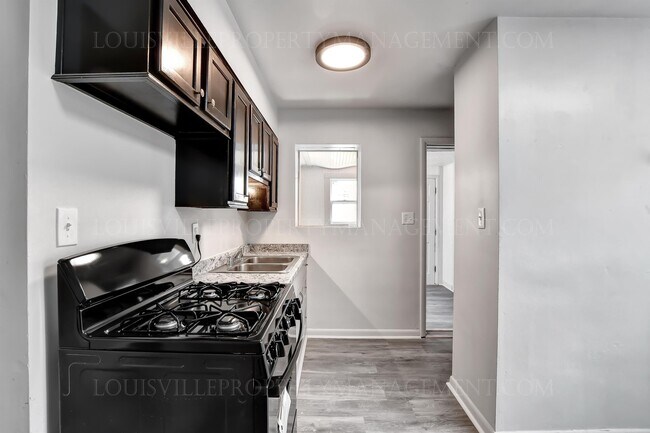 Foto del edificio - 1038 W Whitney Ave