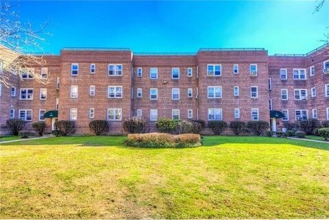 Front - 4782 Boston Post Rd