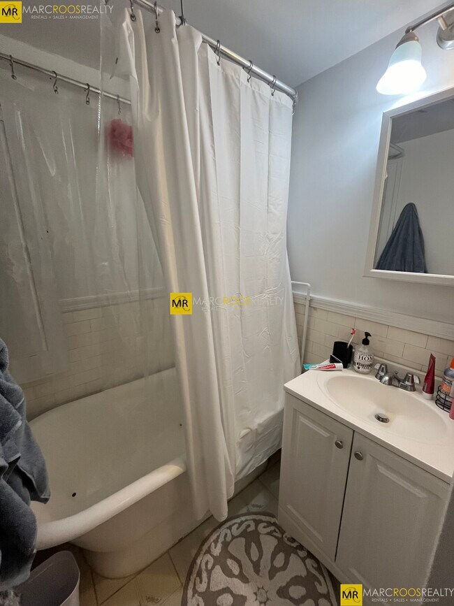 Foto del edificio - 100 Saint Marys St