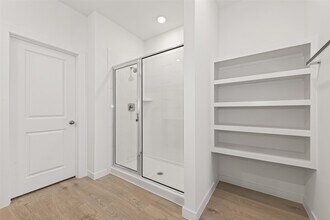 Building Photo - 4323 Camden Lakes St