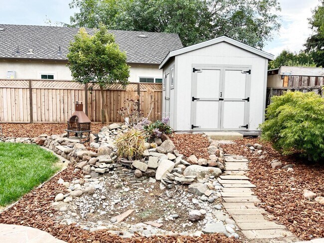 Building Photo - 4140 De Mille Dr