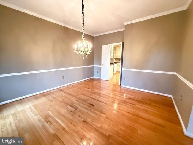 Foto del edificio - 15292 Surrey House Way