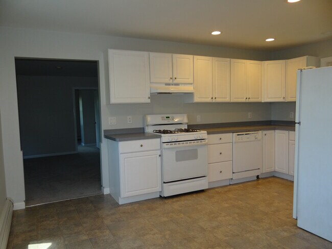 Building Photo - 32 Buckley St