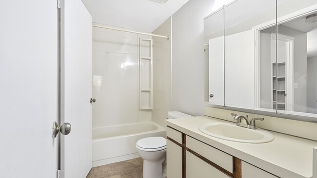 Building Photo - 1010 Willow Grove Ct