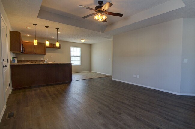 Foto del edificio - 3 Bedroom in Republic Schools!