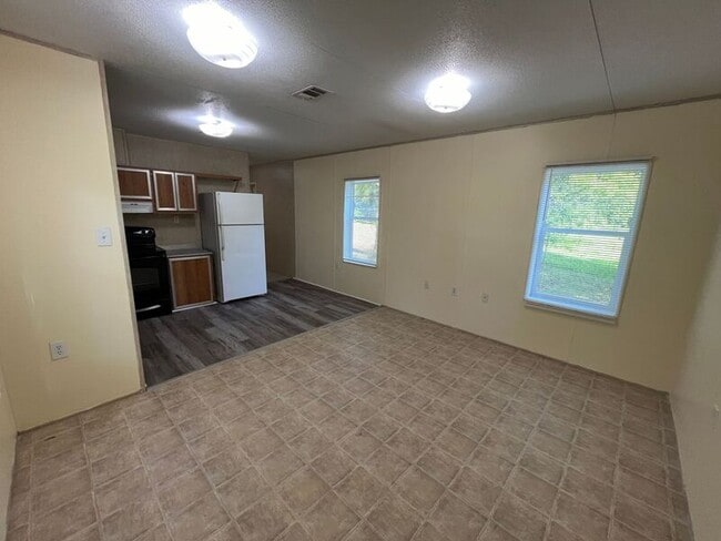 Building Photo - 141 Genes Ln