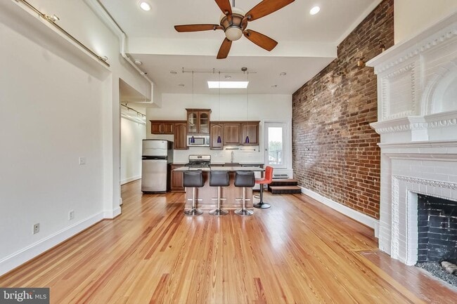 Building Photo - 3155 Mt Pleasant St NW