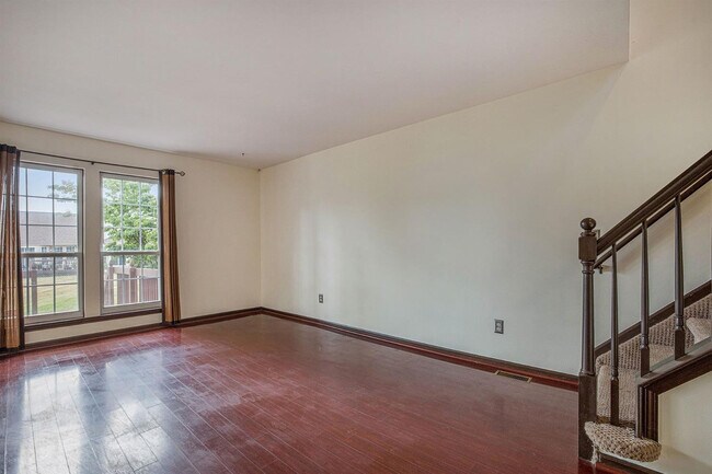 Foto del edificio - 3088 Village Cir