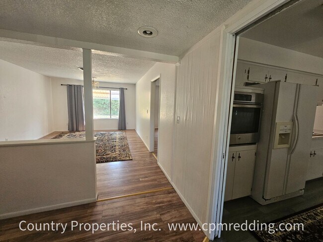 Foto del edificio - 3-Bedroom House on Corner Lot Available Now!