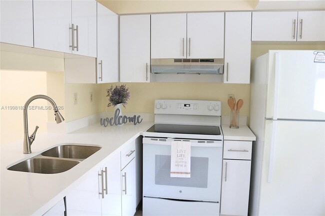 Foto del edificio - 401 Gardens Dr