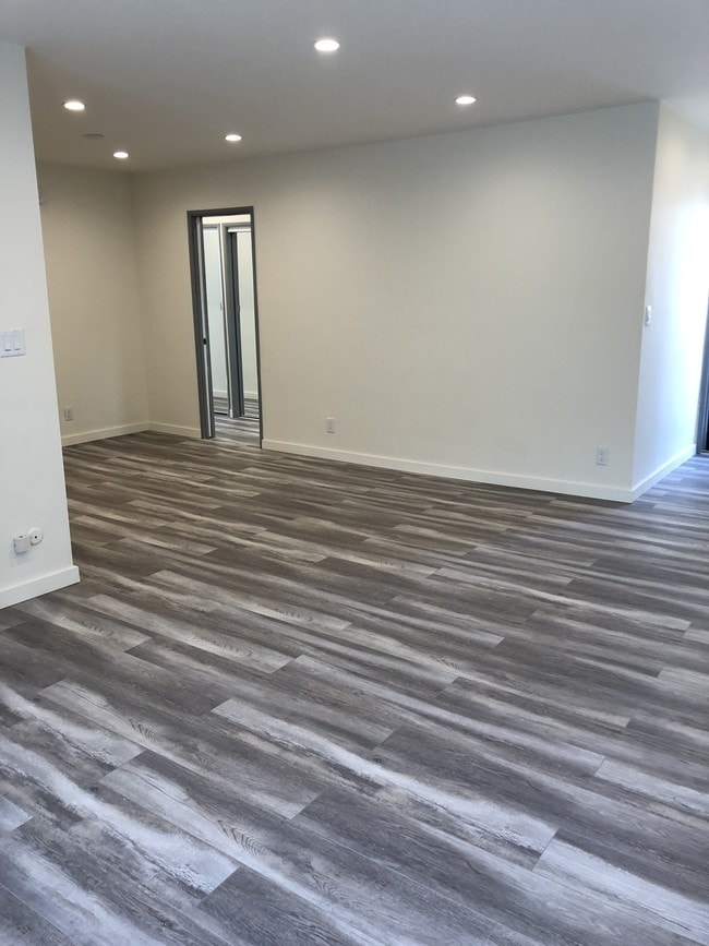 Building Photo - 1422 N Fairfax Ave