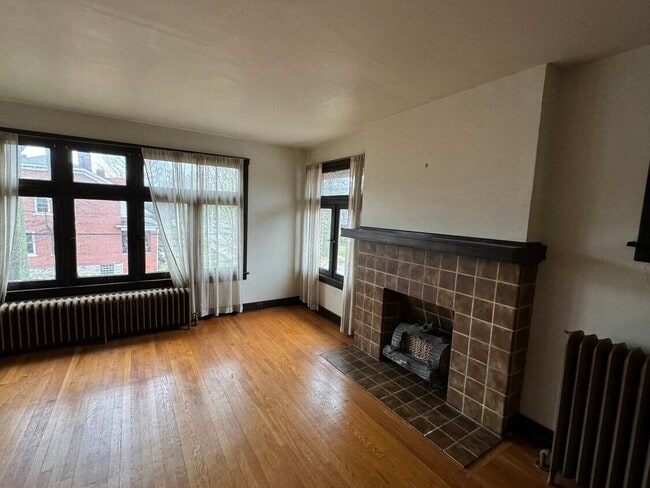 Building Photo - 1046 E End Ave