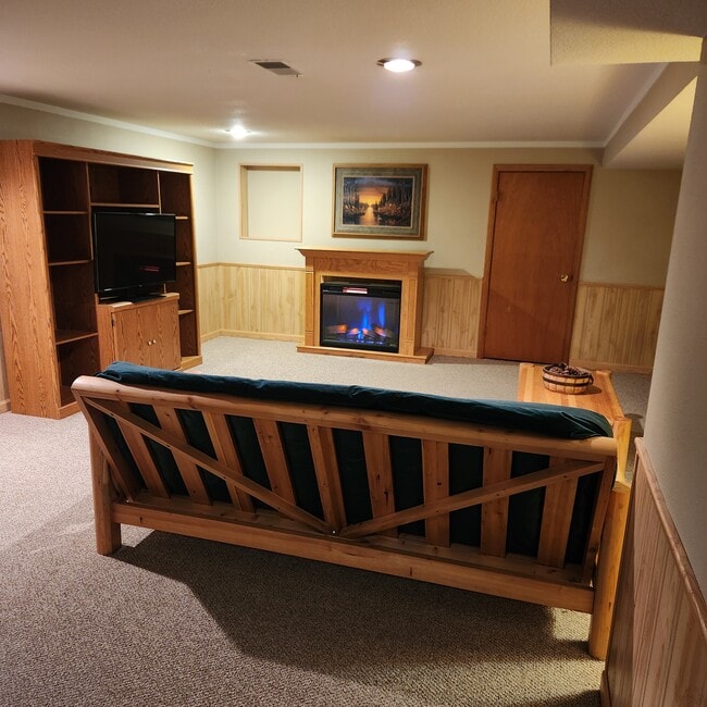 Foto del edificio - 1007 Roselawn Ave W