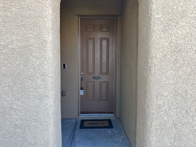Building Photo - SE!!  4 Bedrooms!!! No Carpet!! All Applia...