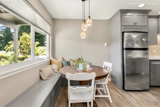 Foto del edificio - 3649 SW 52nd Pl