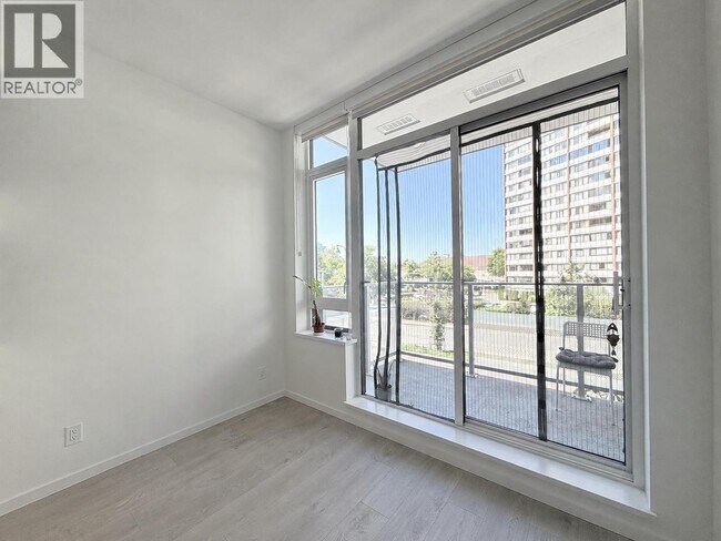 Photo du bâtiment - 6600 Minoru Blvd
