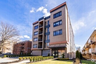 Building Photo - 310 W Jersey St