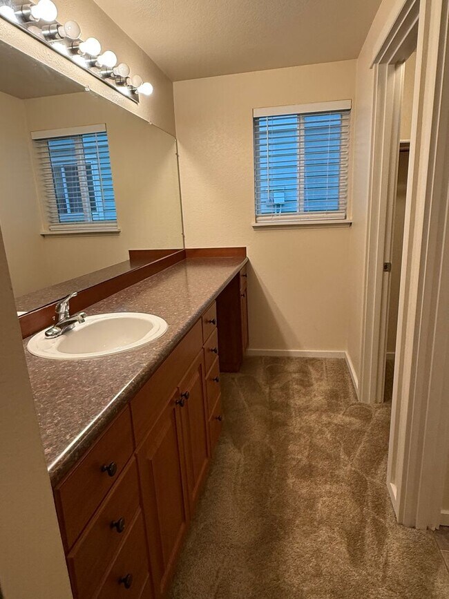 Foto del edificio - 3811 130th Ln SE