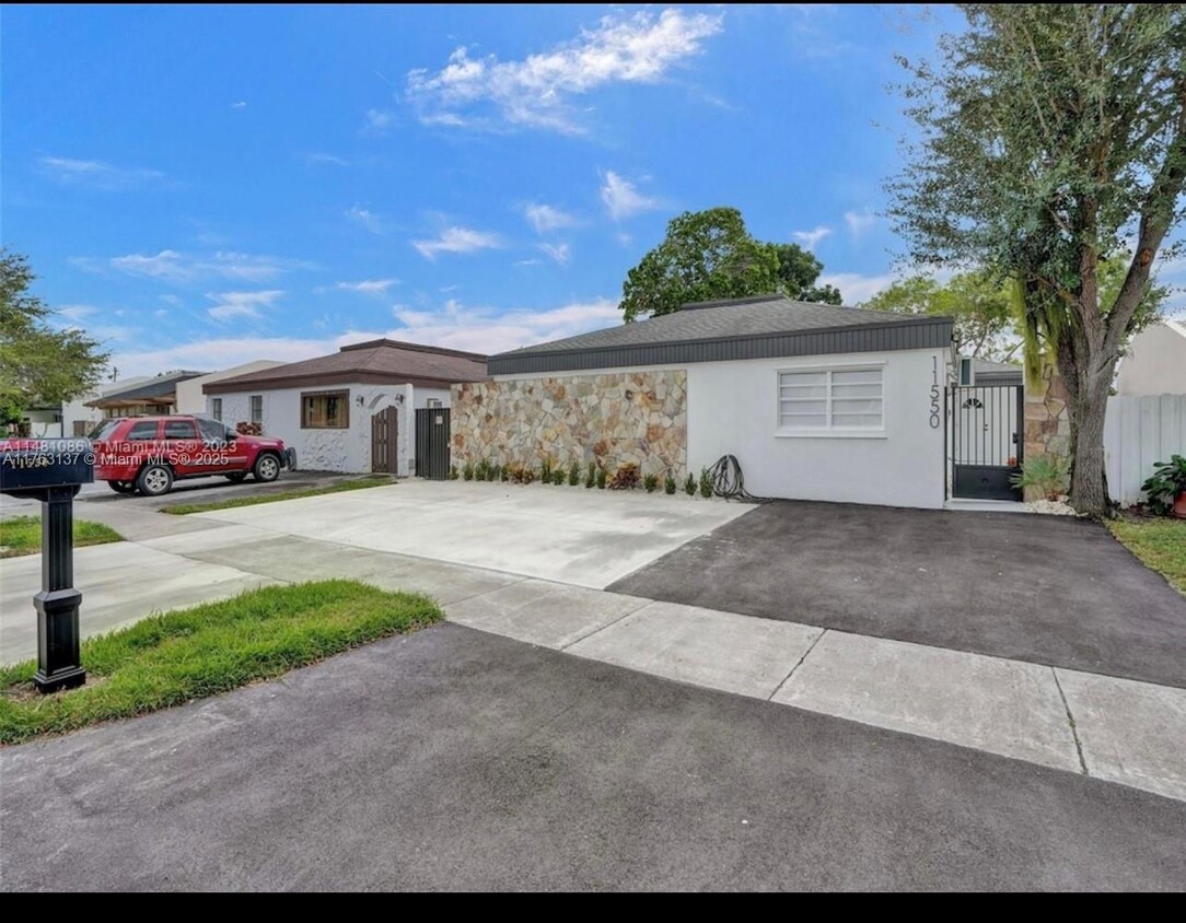 Foto principal - 11550 SW 80th Ter