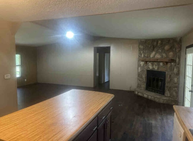 Building Photo - 163 Poplar Ln
