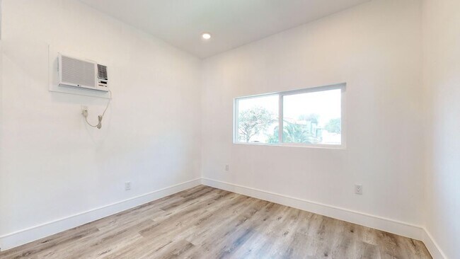 Foto del edificio - 5869 Dauphin Ave