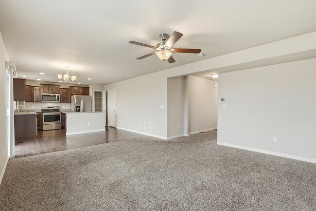 Foto del edificio - $2,240.95, 3 bed, 2.5 bath located in Colorado Springs with a large backyard.