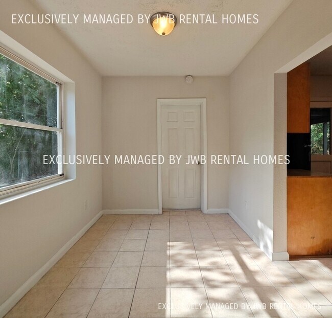 Building Photo - 2248 Inwood Cir S