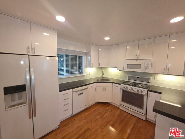 Foto del edificio - 309-309 Broadway St